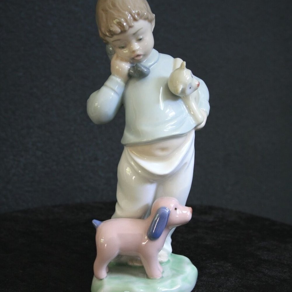 LLADRO (NAO) - BOY ON PHONE W/ DOG & TEDDY BEAR